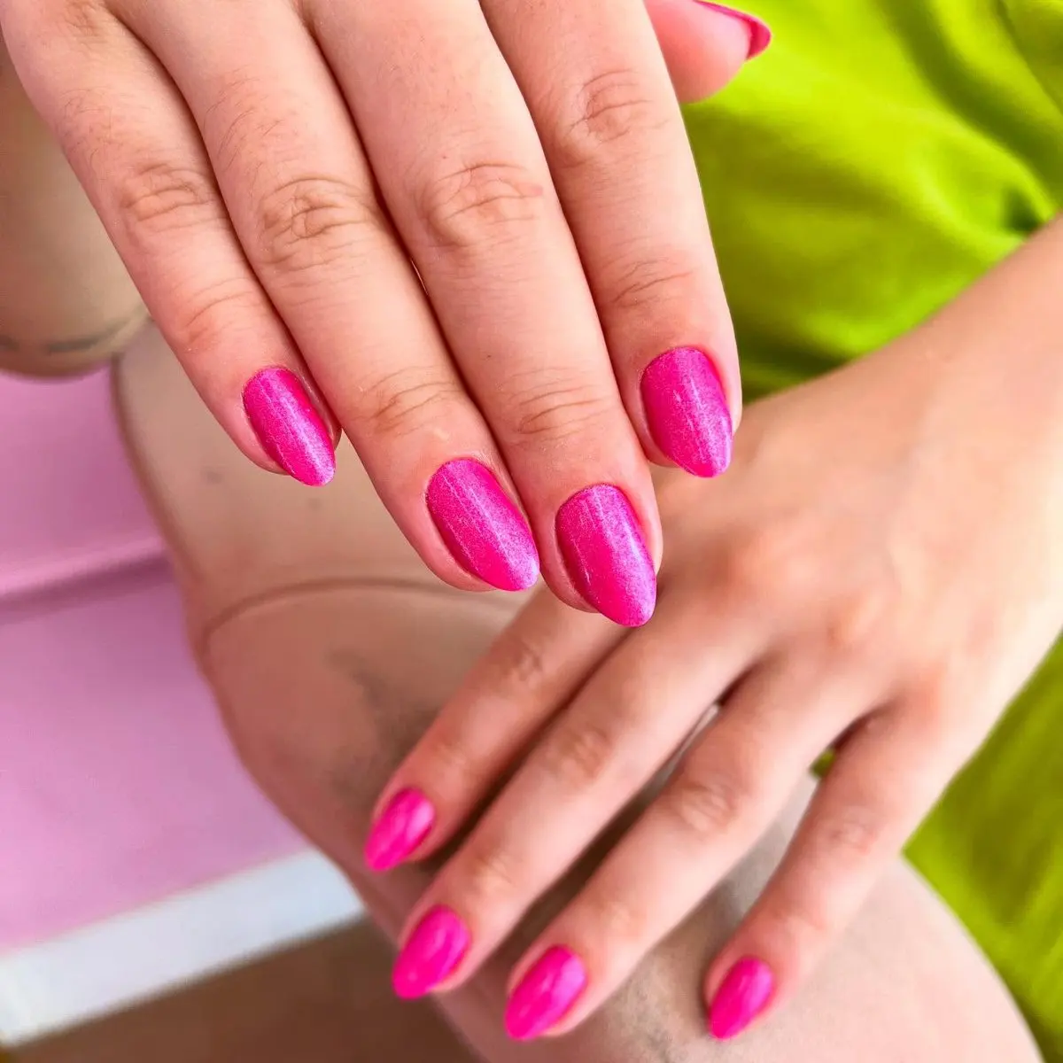 Unhas na cor pink perolado